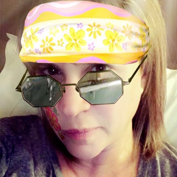 Meet your Posher, Jennifer - Picture 1 of 1